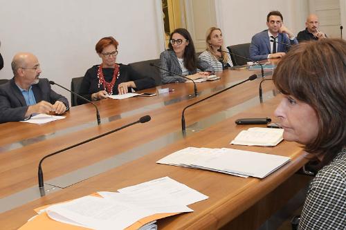Una fase dell'incontro per la sottoscrizione del protocollo d'intesa tra la Regione e le Agenzie per il lavoro del Friuli Venezia Giulia